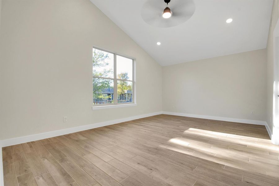 Spacious, unfurnished interior of a new home in , Bastrop (Image 34).