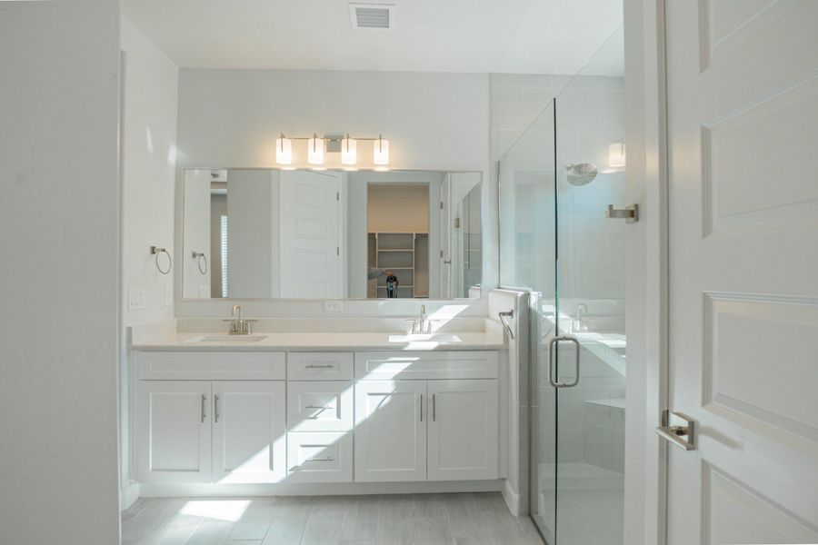 Furnished interior view inside a new home in Paseo Del Este, El Paso (Image 10).