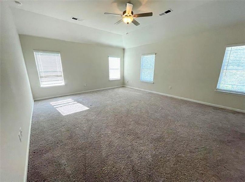 Spacious, unfurnished interior of a new home in Autumn Brook, Austell (Image 25).