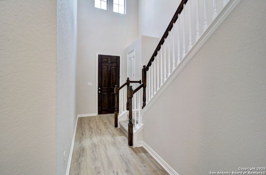 Spacious, unfurnished interior of a new home in Casinas at Gruene, New Braunfels (Image 16).