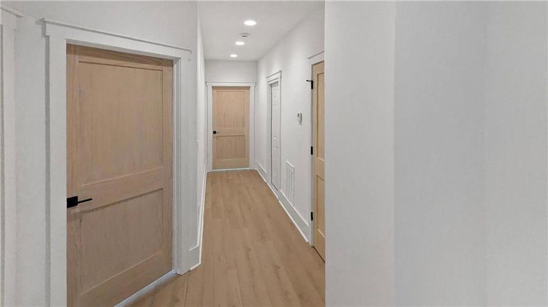 Spacious, unfurnished interior of a new home in , Jasper (Image 21).