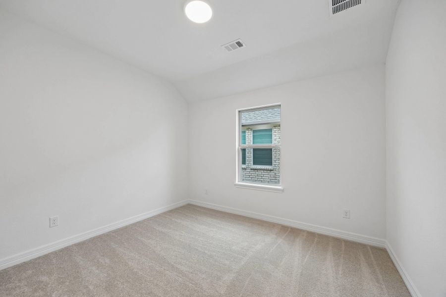 Spacious, unfurnished interior of a new home in Bergamo, Katy (Image 18).
