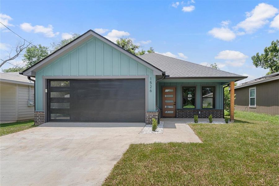 Front exterior of a new home in , Waco, TX, highlighting curb appeal (Image 1). Front exterior of a new home in , Waco, TX, highlighting curb appeal (Image 1).