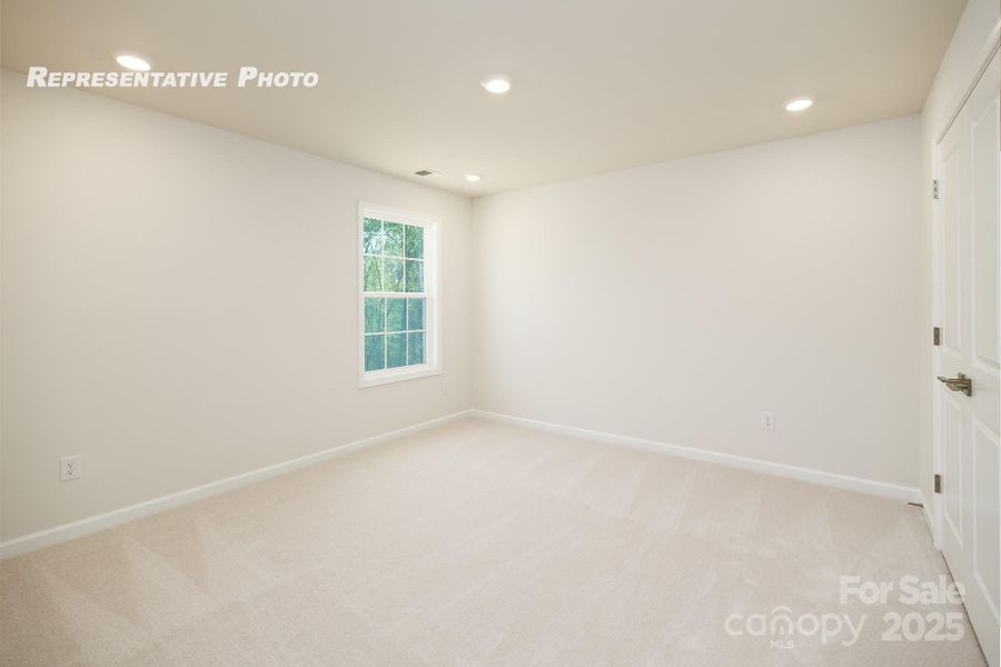 Spacious, unfurnished interior of a new home in Sylvan Creek, Denver (Image 17).