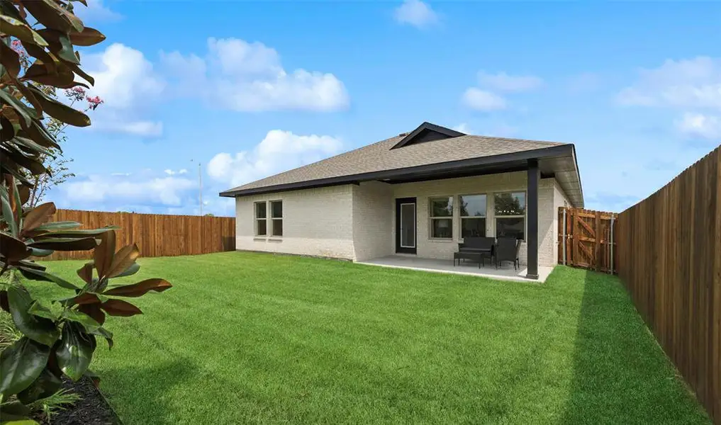 Exterior details and patio area of a home in Caldwell Lakes, Dallas (Image 3).