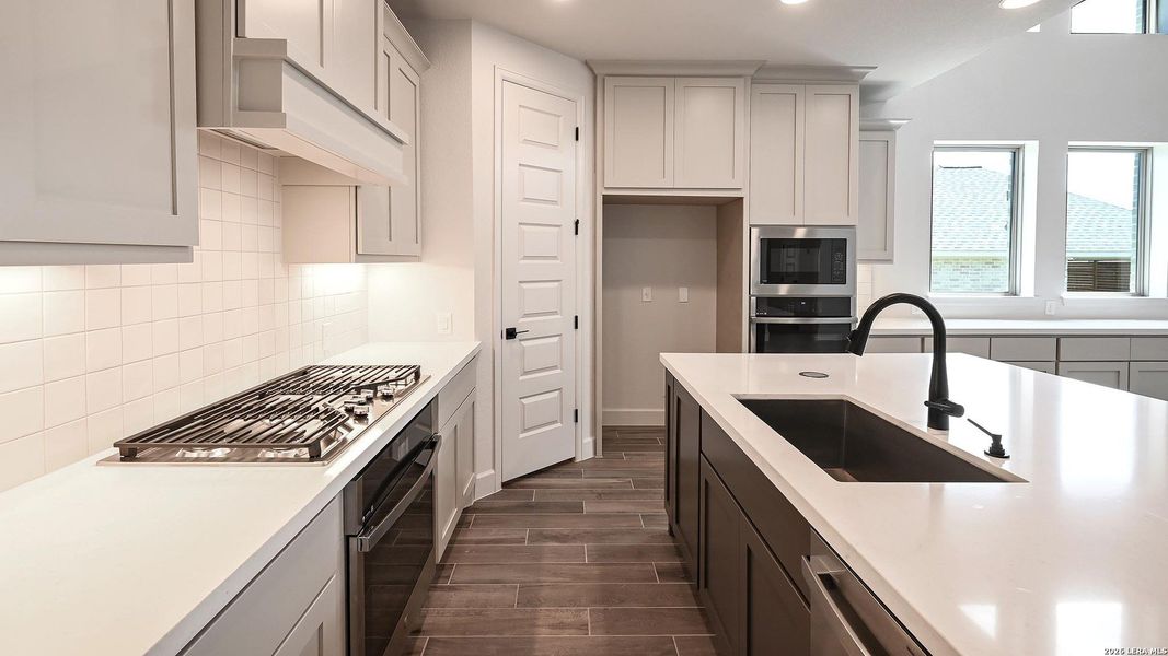 Furnished interior view inside a new home in Cibolo Valley Heights, Cibolo (Image 5).