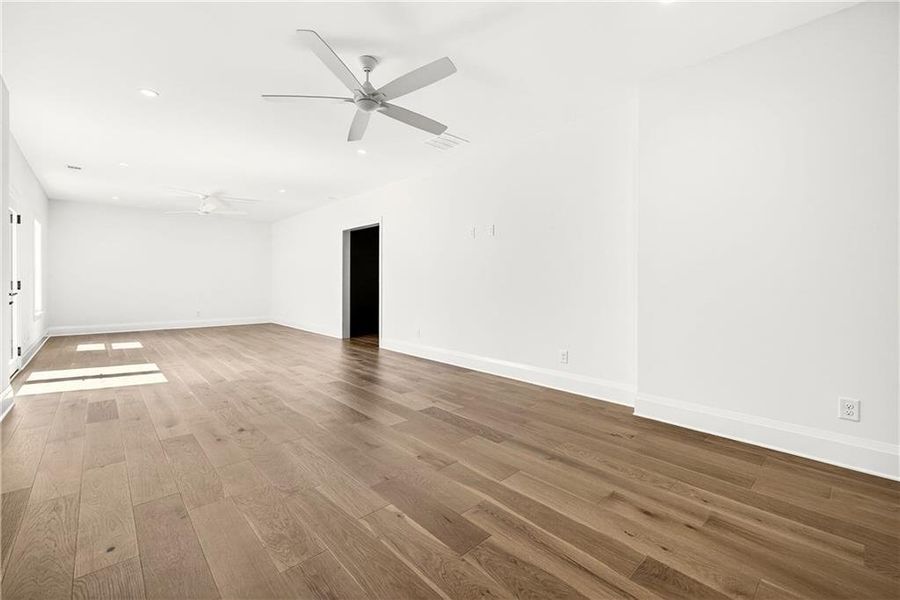 Spacious, unfurnished interior of a new home in , Atlanta (Image 20).