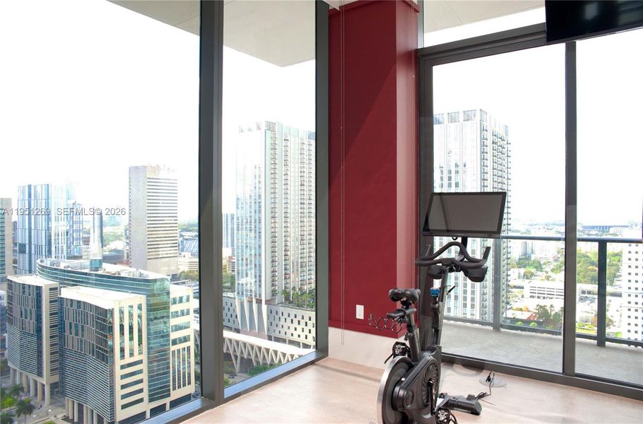 Condo located in Miami, FL showcasing its design and architecture (Image 20).