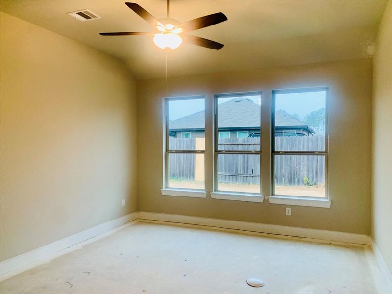 Spacious, unfurnished interior of a new home in Harrington Trails, New Caney (Image 13).