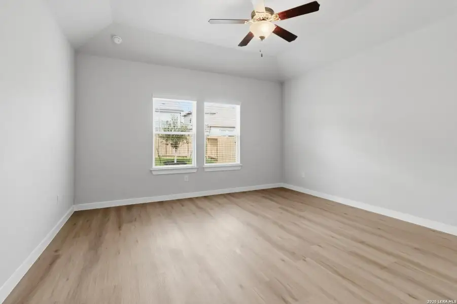 Spacious, unfurnished interior of a new home in Hunters Ranch, San Antonio (Image 25).