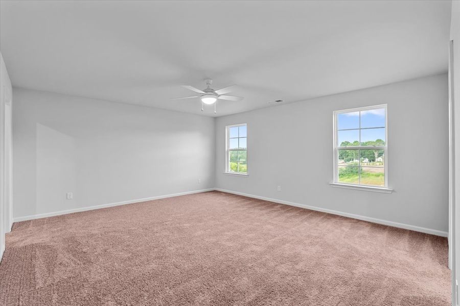Spacious, unfurnished interior of a new home in Fieldstone, Lexington (Image 32).
