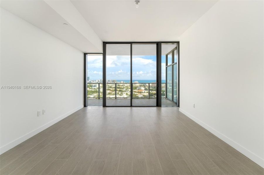 Spacious, unfurnished interior of a new home in Five Park, Miami Beach (Image 10).