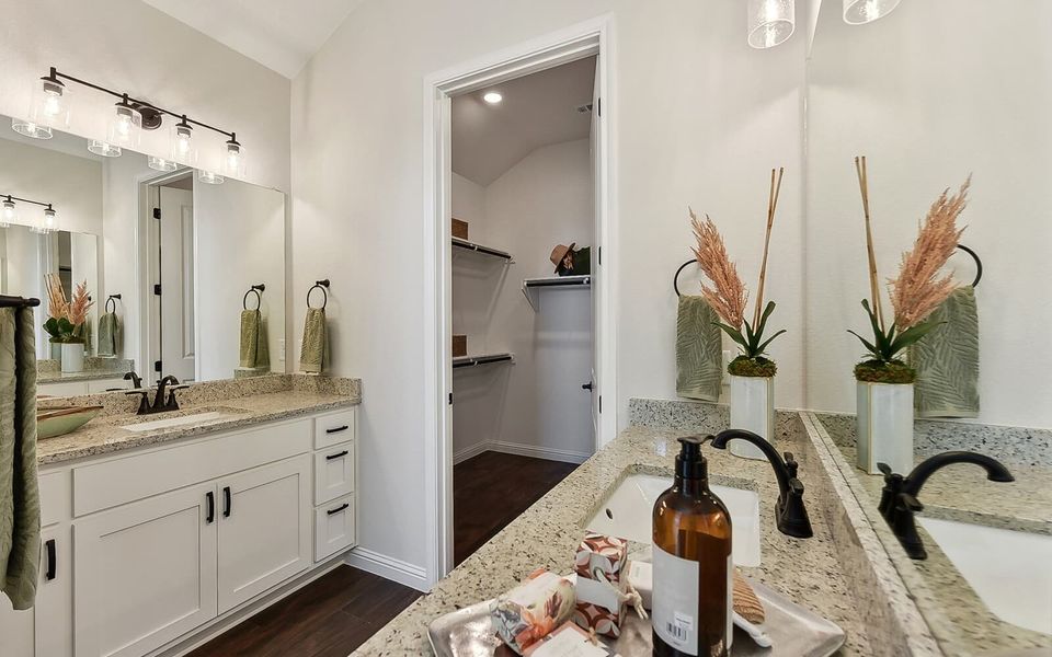 Furnished interior view inside a new home in Kissing Tree, San Marcos (Image 9).
