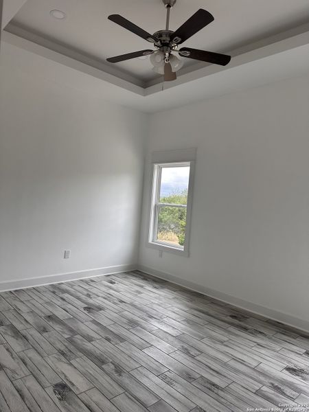 Spacious, unfurnished interior of a new home in , Kerrville (Image 10).