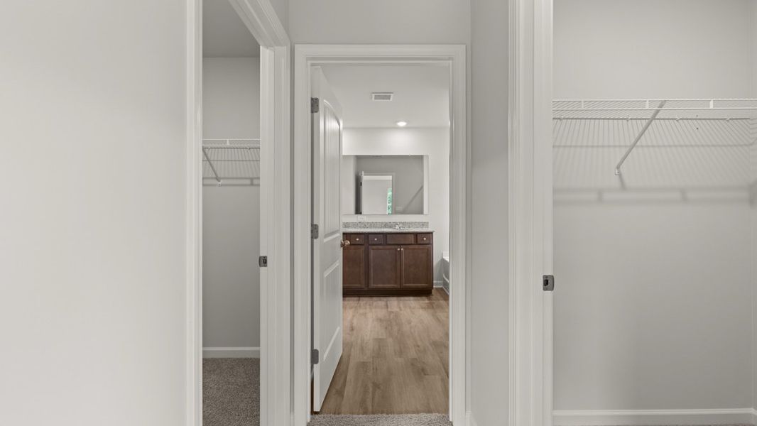 Representative unfurnished interior of a home built from the Green by D.R. Horton in Aurora Creek, Dallas (Image 26).
