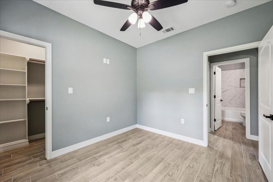 Spacious, unfurnished interior of a new home in , Beaumont (Image 15).