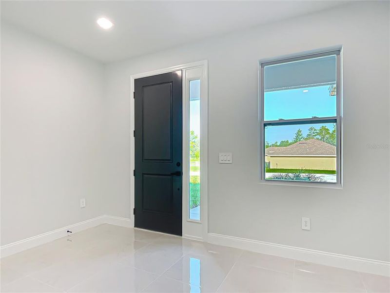 Spacious, unfurnished interior of a new home in , Ocala (Image 6).