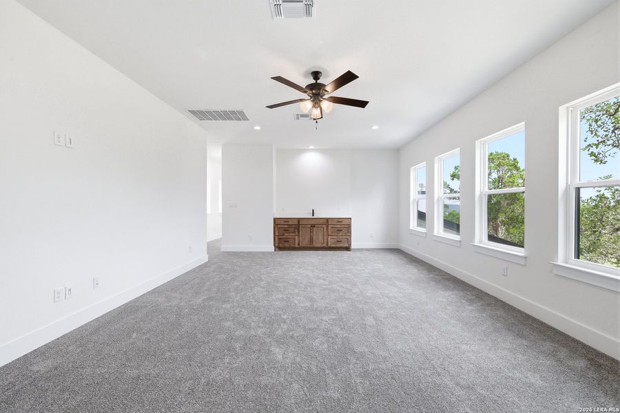 Spacious, unfurnished interior of a new home in , New Braunfels (Image 25).