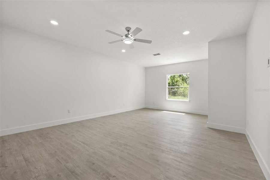 Spacious, unfurnished interior of a new home in , Palm Bay (Image 26).