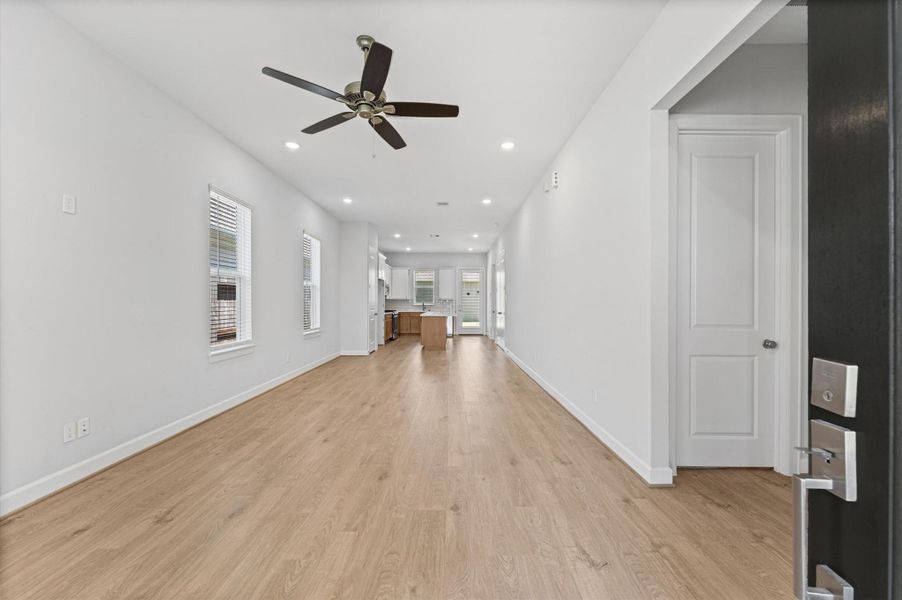 Spacious, unfurnished interior of a new home in , Pearland (Image 14).
