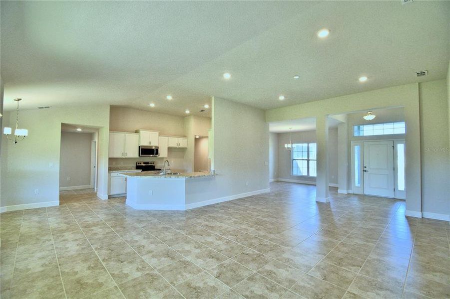 Spacious, unfurnished interior of a new home in Cadence Crossing, Auburndale (Image 29). Spacious, unfurnished interior of a new home in Cadence Crossing, Auburndale (Image 29).