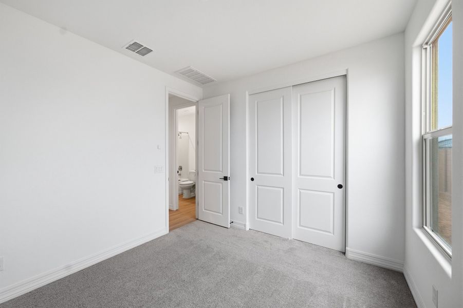 Spacious, unfurnished interior of a new home in Artisan at Asante, Surprise (Image 30).