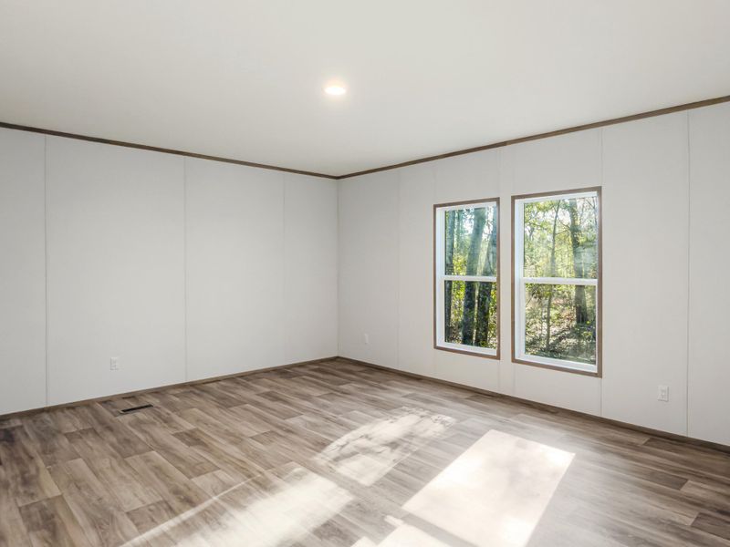 Spacious, unfurnished interior of a new home in , Round O (Image 10).