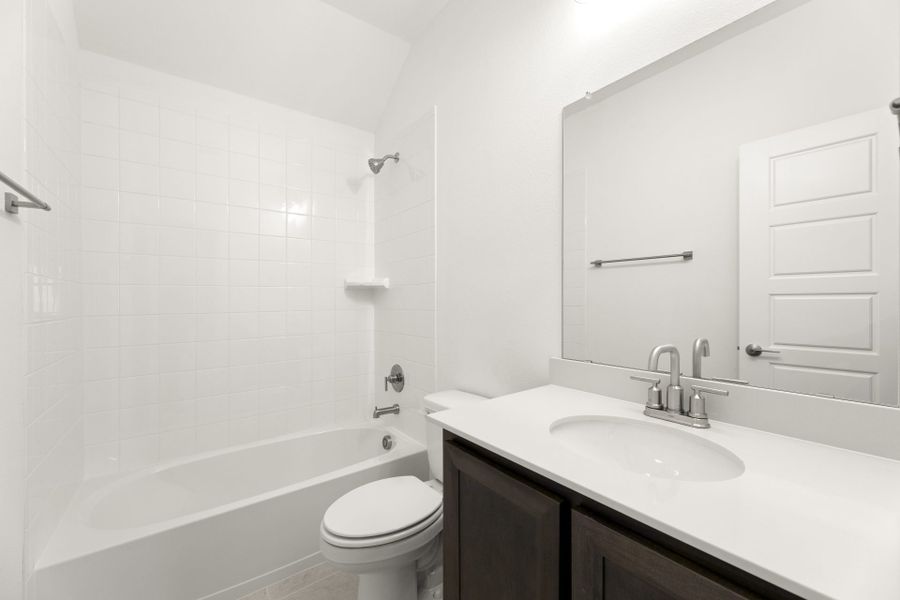 Furnished interior view inside a new home in Meadow Run, Melissa (Image 11).