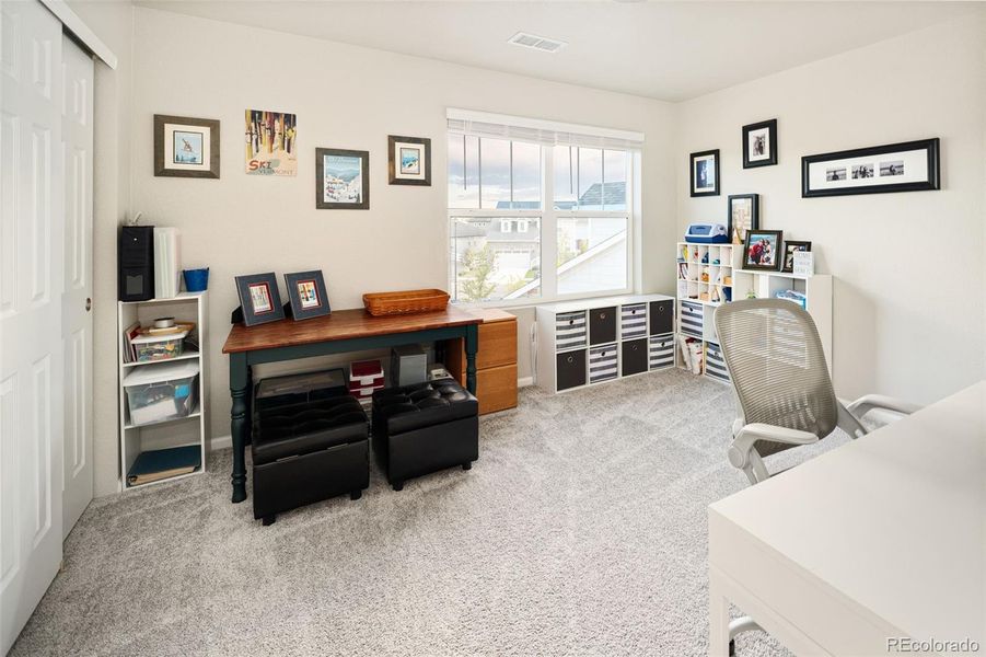 Furnished interior view inside a new home in Murphy Creek, Aurora (Image 10).