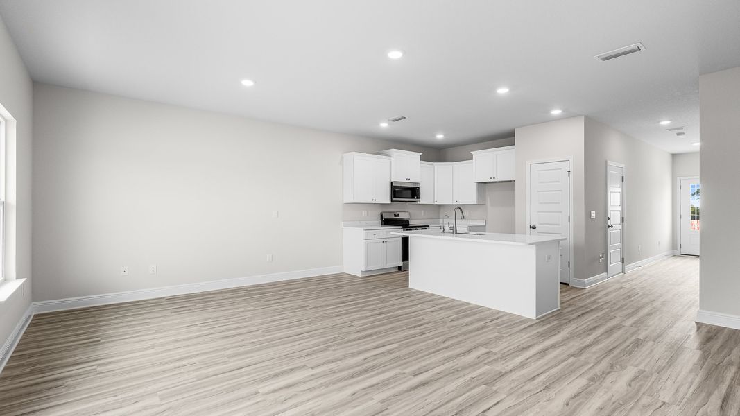 Spacious, unfurnished interior of a new home in Windmark Beach, Port Saint Joe (Image 13).