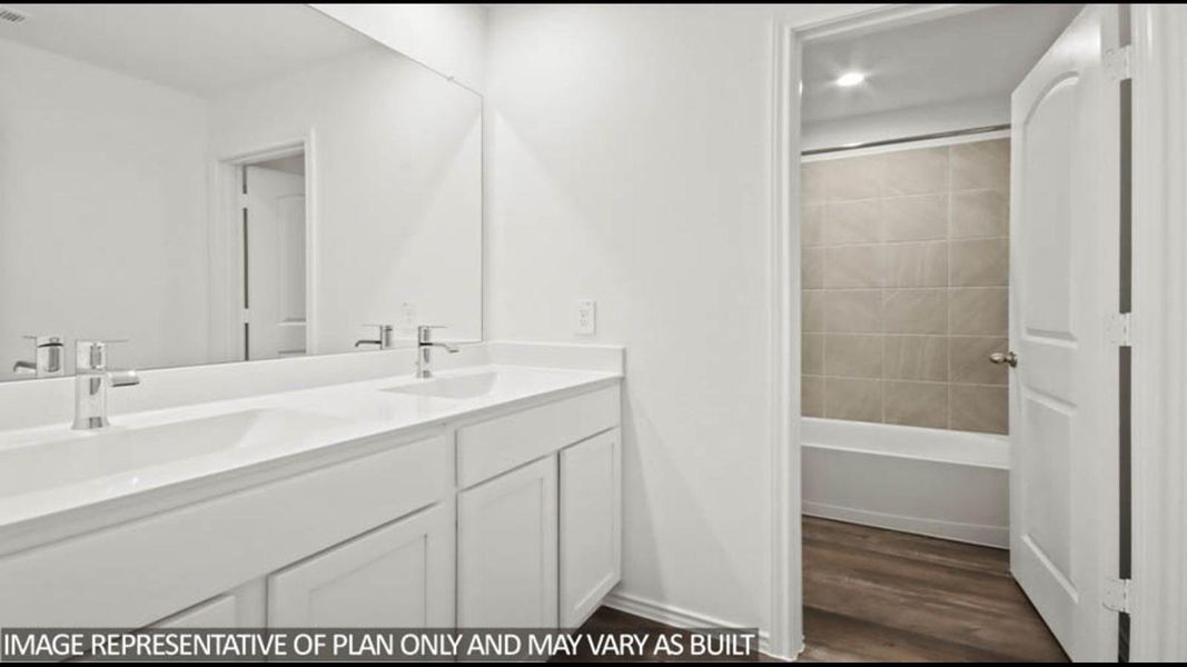 Furnished interior view inside a new home in Silverthorne, Conroe (Image 7). Furnished interior view inside a new home in Silverthorne, Conroe (Image 7).