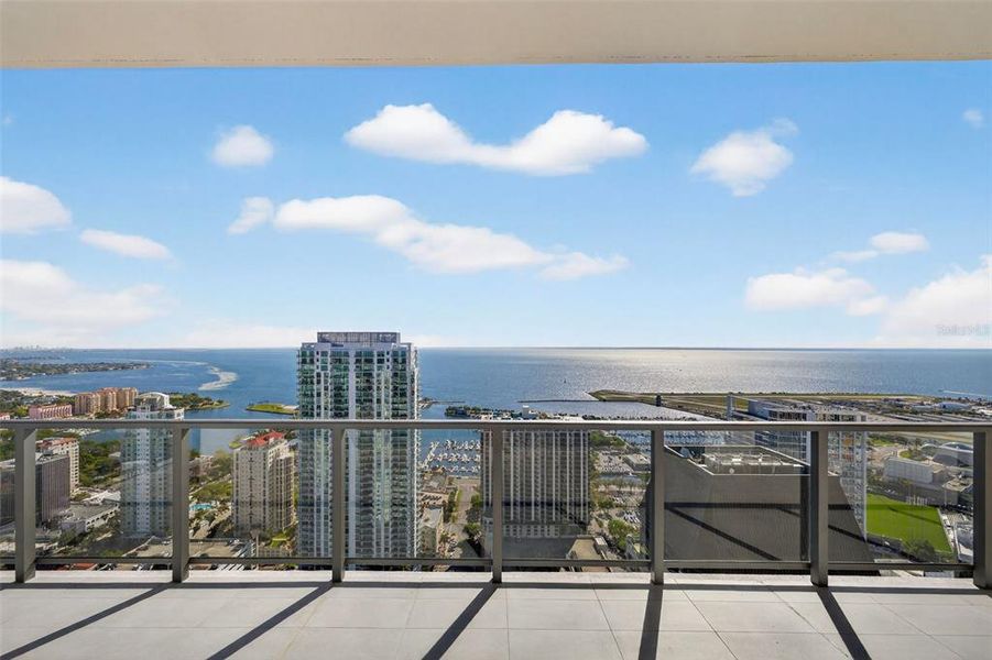 Condo located in St. Petersburg, FL showcasing its design and architecture (Image 4). Condo located in St. Petersburg, FL showcasing its design and architecture (Image 4).