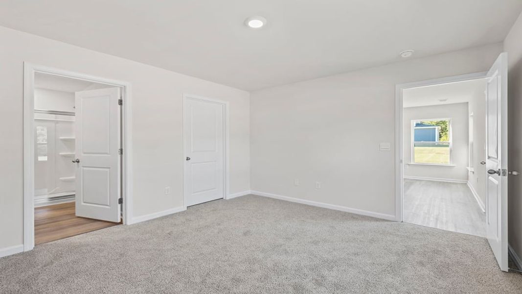Spacious, unfurnished interior of a new home in Seneca Falls, Seneca (Image 25).