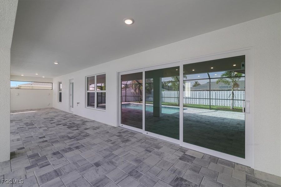 Spacious, unfurnished interior of a new home in Cape Coral, Cape Coral (Image 33).