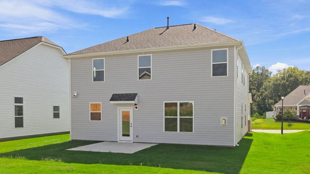 Exterior details and patio area of a home in Shadowood, Seneca (Image 4).