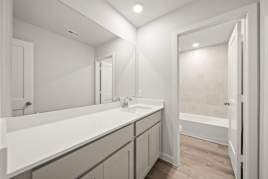 Furnished interior view inside a new home in Lago Mar, Texas City (Image 9).