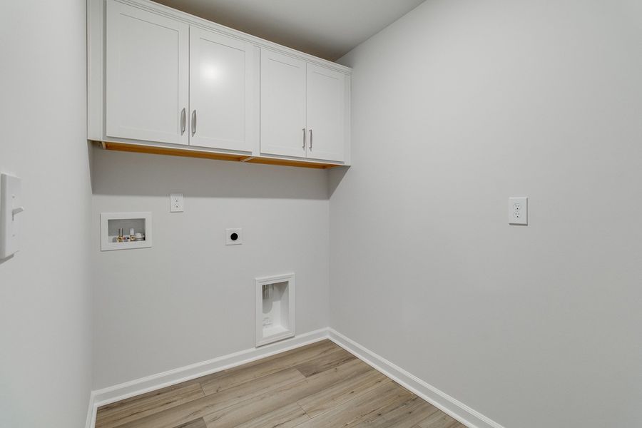 Spacious, unfurnished interior of a new home in Winston Point, Gilbert (Image 25).