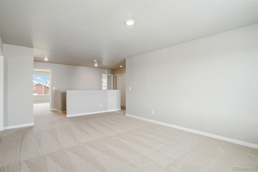 Spacious, unfurnished interior of a new home in , Severance (Image 12).