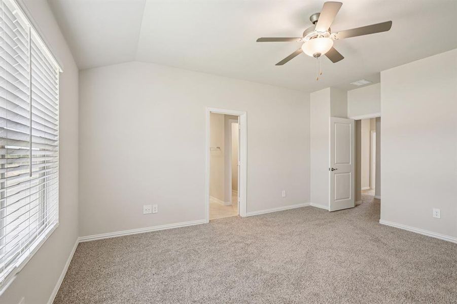 Spacious, unfurnished interior of a new home in Westmoor, Sherman (Image 20).