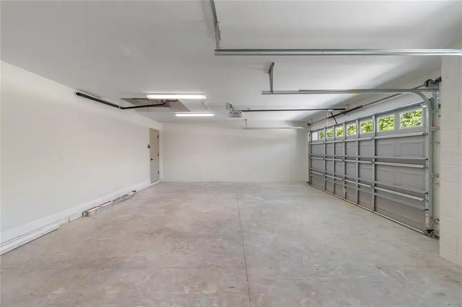 Spacious, unfurnished interior of a new home in , Ocala (Image 45).