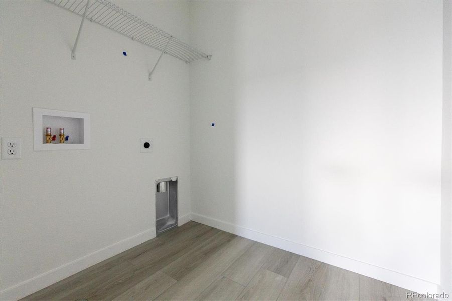 Spacious, unfurnished interior of a new home in Harvest Crossing, Aurora (Image 13).