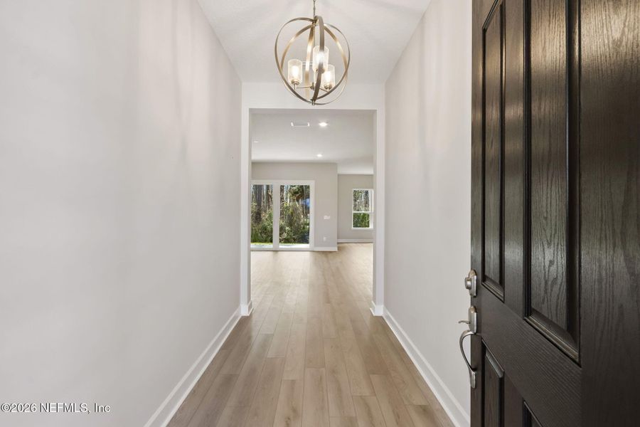 Spacious, unfurnished interior of a new home in Sandy Ridge, Yulee (Image 26).