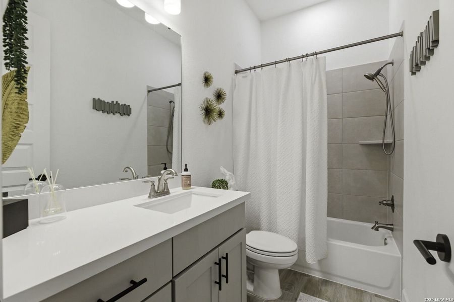 Furnished interior view inside a new home in Vintage Oaks, New Braunfels (Image 30).