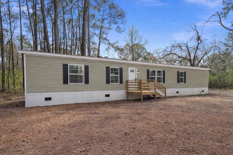 Exterior details and patio area of a home in , Summerville (Image 16).