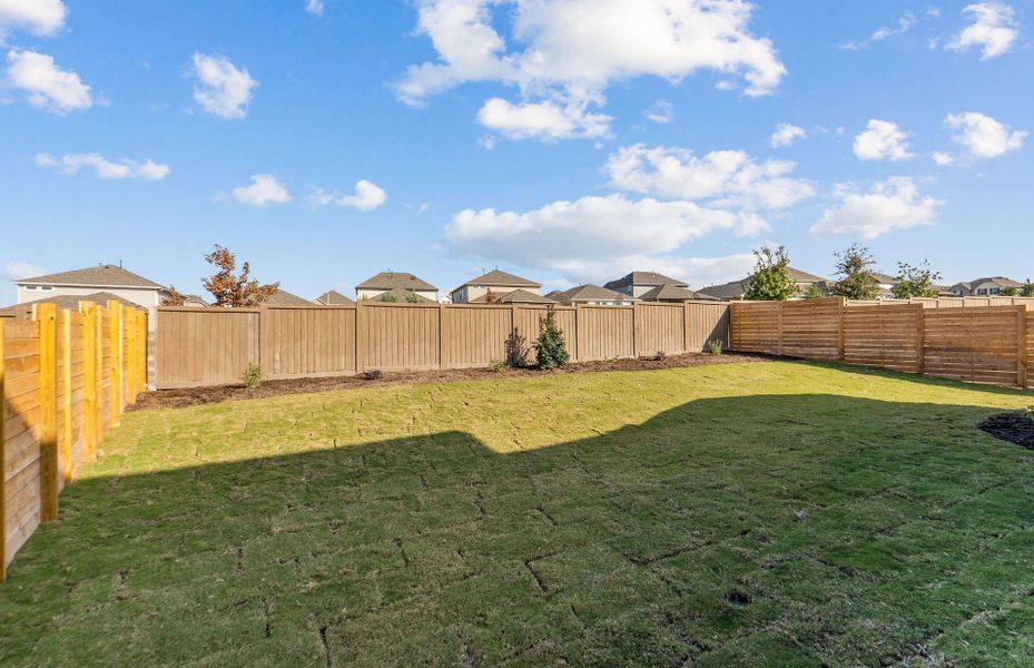 Exterior details and patio area of a home in Horizon Lake, Leander (Image 25).
