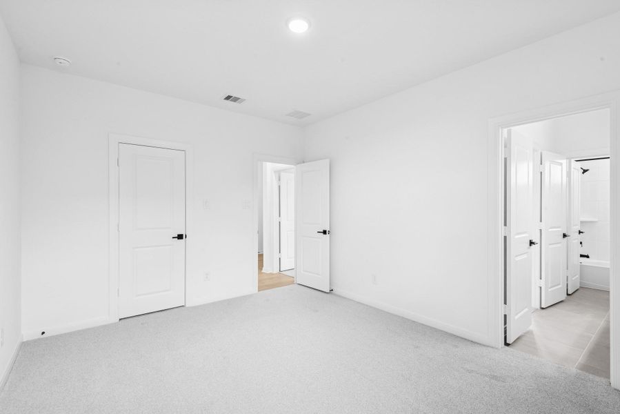 Spacious, unfurnished interior of a new home in The Grand Prairie 50’, Hockley (Image 31).