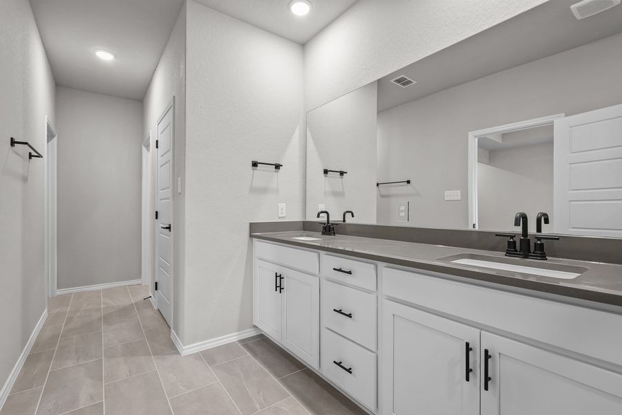 Representative furnished interior of a home built from the The Glenwood E by Davidson Homes LLC in Bricewood, San Antonio (Image 12).