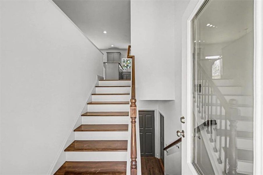 Spacious, unfurnished interior of a new home in , Rome (Image 19).
