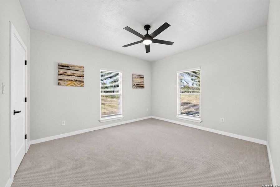 Spacious, unfurnished interior of a new home in , Natalia (Image 30).