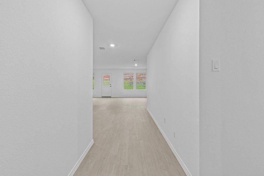 Spacious, unfurnished interior of a new home in Clayton Ranch, Copperas Cove (Image 31).